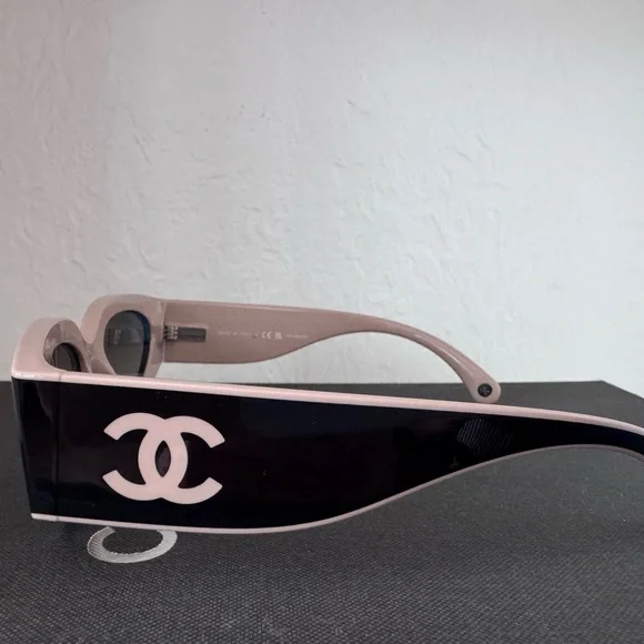 CHANEL CAT EYE SUNGLASSESNylon Black & BeigeC534/M3, A71614 X02281 S3443